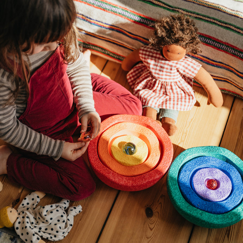 Stapelspielsteine in Regenbogenfarben von Stapelstein