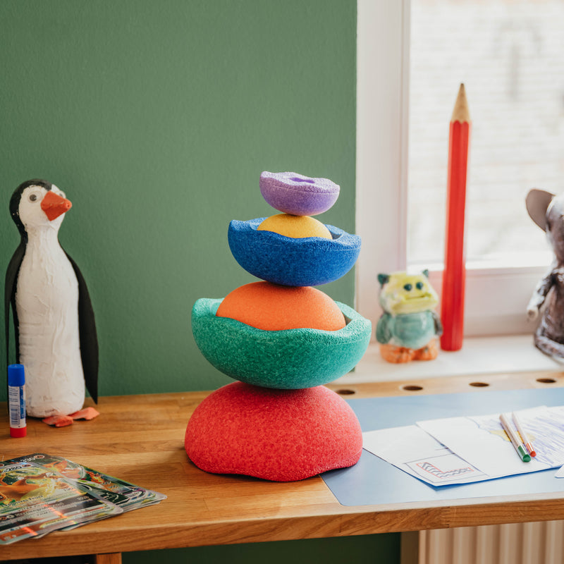 Stapelspielsteine in Regenbogenfarben von Stapelstein