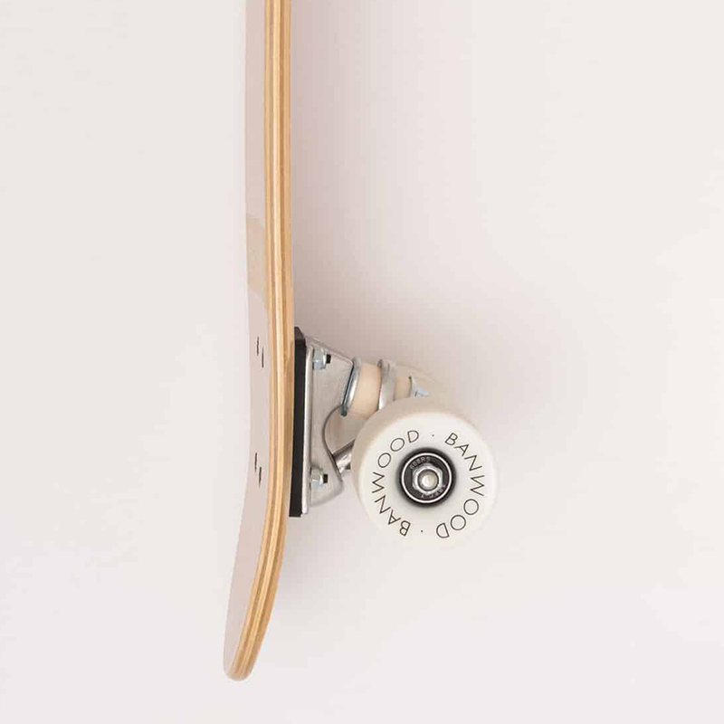 Banwood Skateboard Pink Seitenfläche mit weissen Rollen