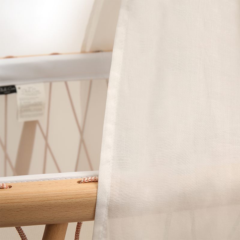 Betthimmel in Weiss für Babybett von Carlie Crane