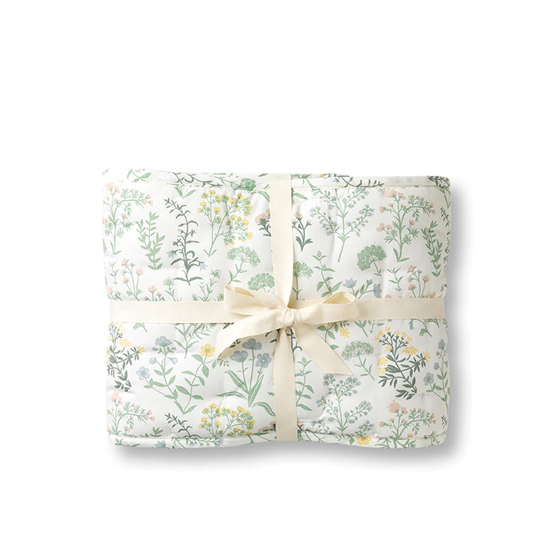 Dear April Babynestchen mit Blumenmuster. 