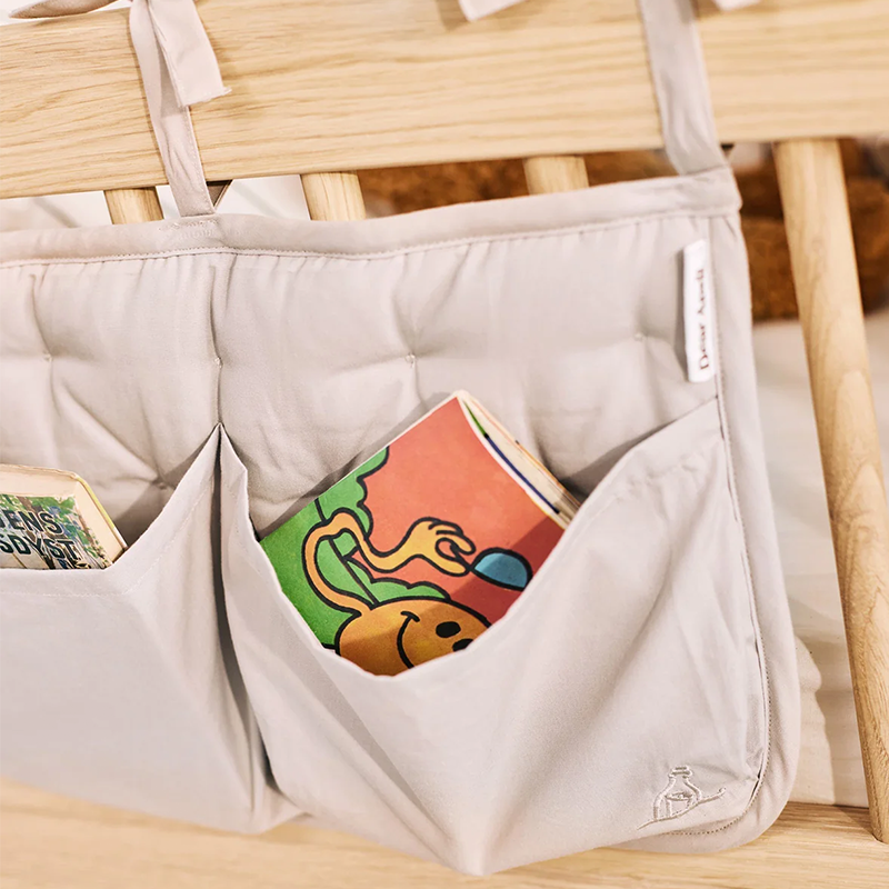 Dear April Betttasche in Grau mit 2 Fächern. 