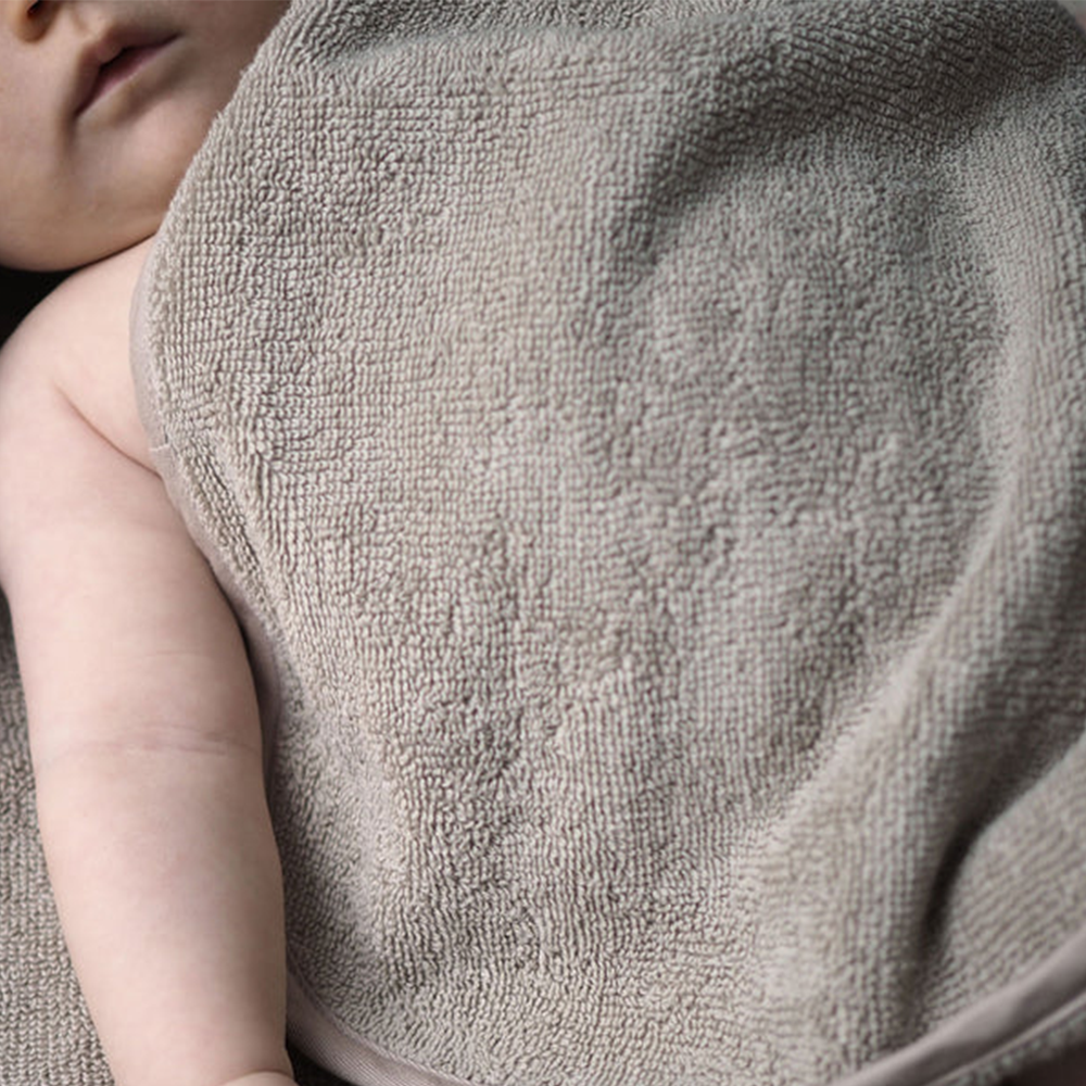 Dear April Baby serviette de bain à capuche « Petal » Moon Cat