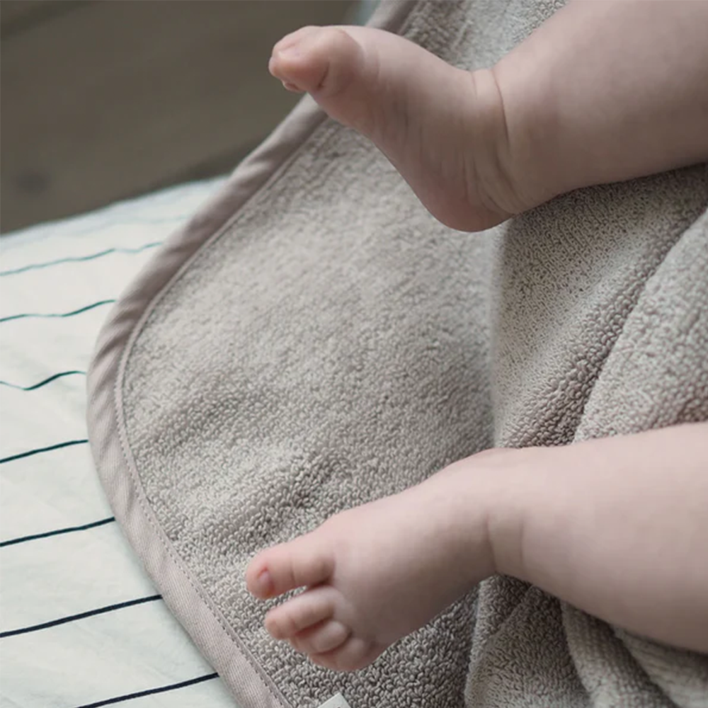 Dear April Baby serviette de bain à capuche « Petal » Moon Cat