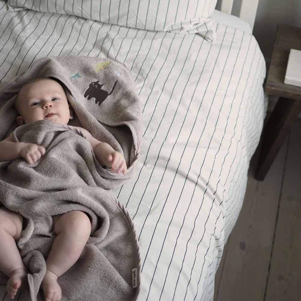 Dear April Baby serviette de bain à capuche « Petal » Moon Cat