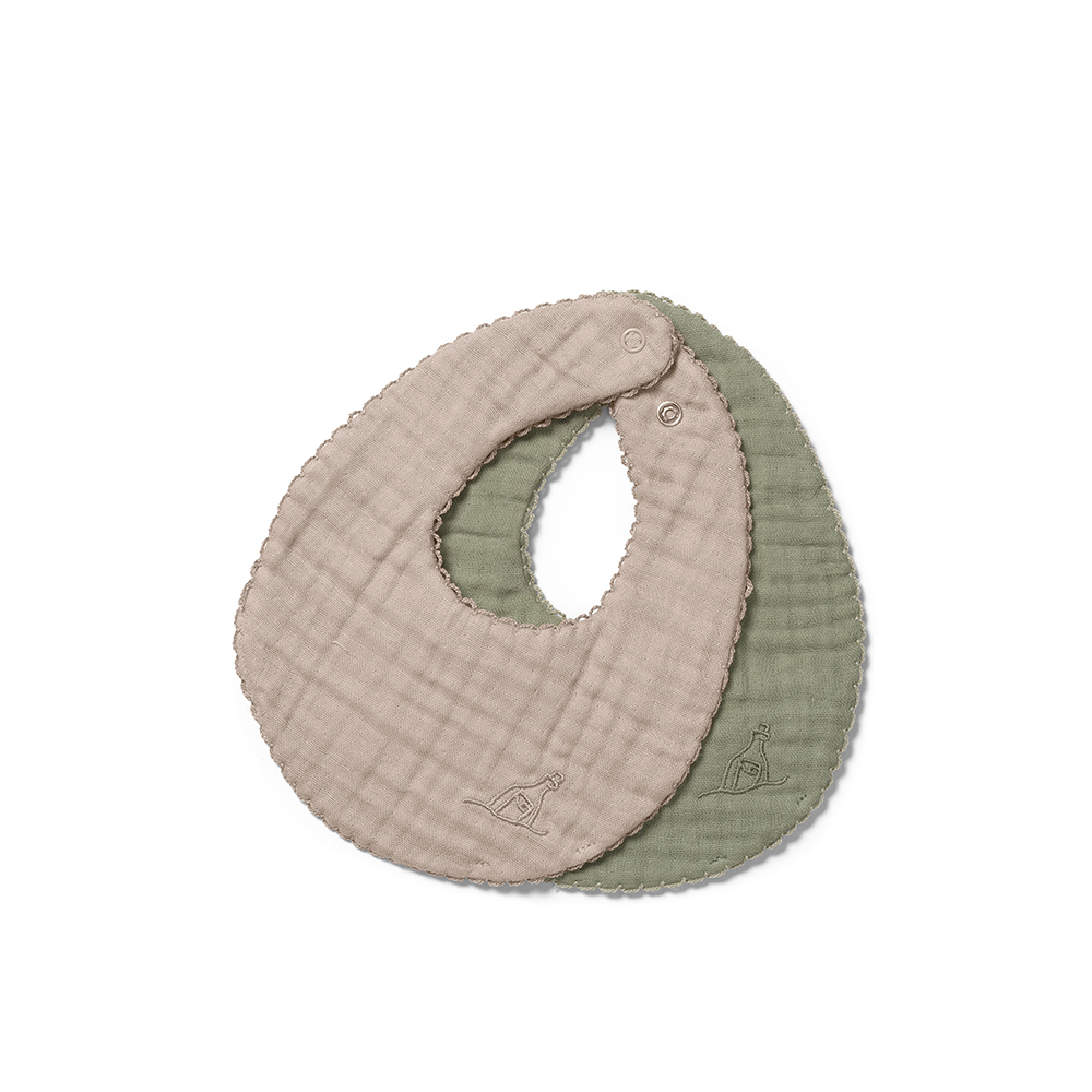 Dear April Musselin Lätzchen 2er-Set 'Koa' Forest Green/Little Mouse - Online MY SNOWFLAKE