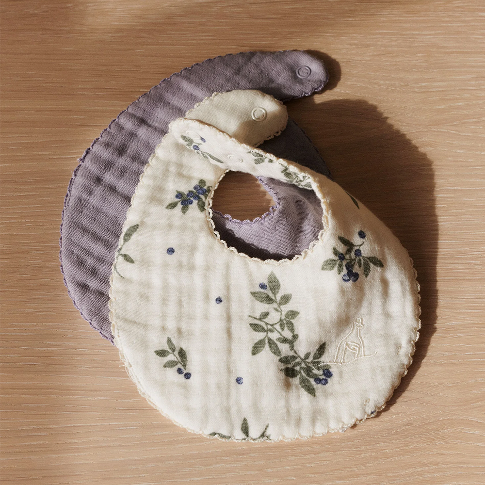 Dear April Musselin Lätzchen 2er-Set 'Koa' Blueberries/Lavender - Online MY SNOWFLAKE