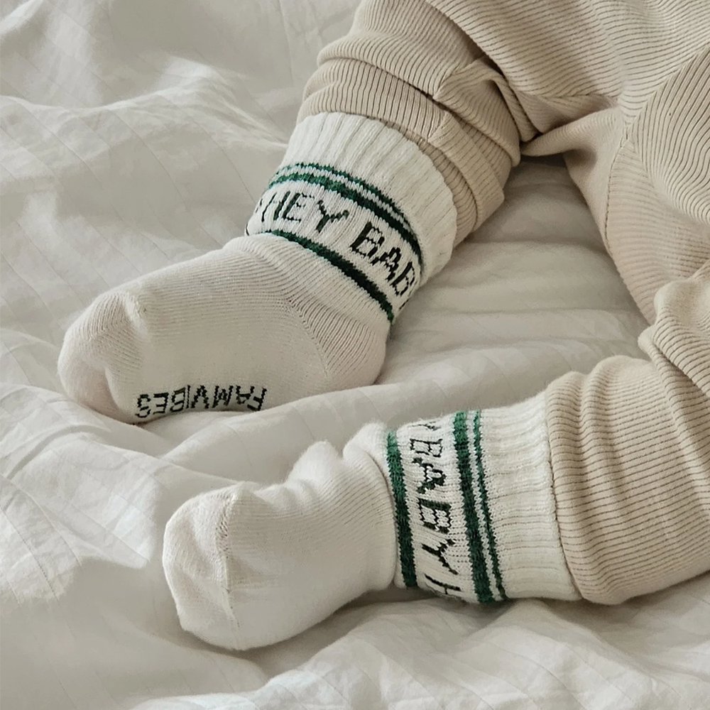 Famvibes Baby Socken 'Hey Baby' Grün