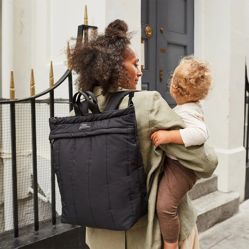 Finnsøn Sac à dos à langer écologique avec matelas à langer « RAE » Noir