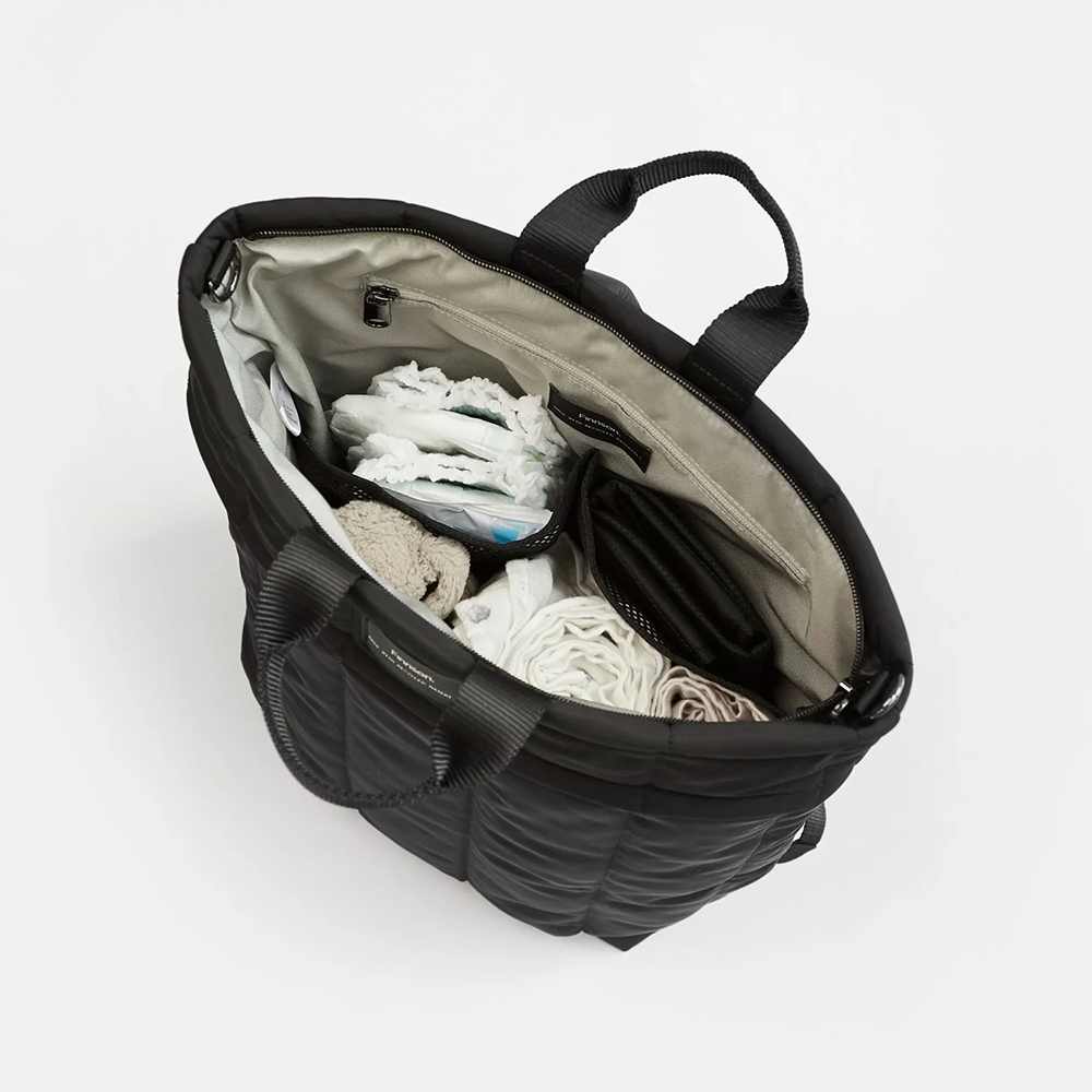 Finnsøn Sac à dos à langer écologique avec matelas à langer « RAE » Noir