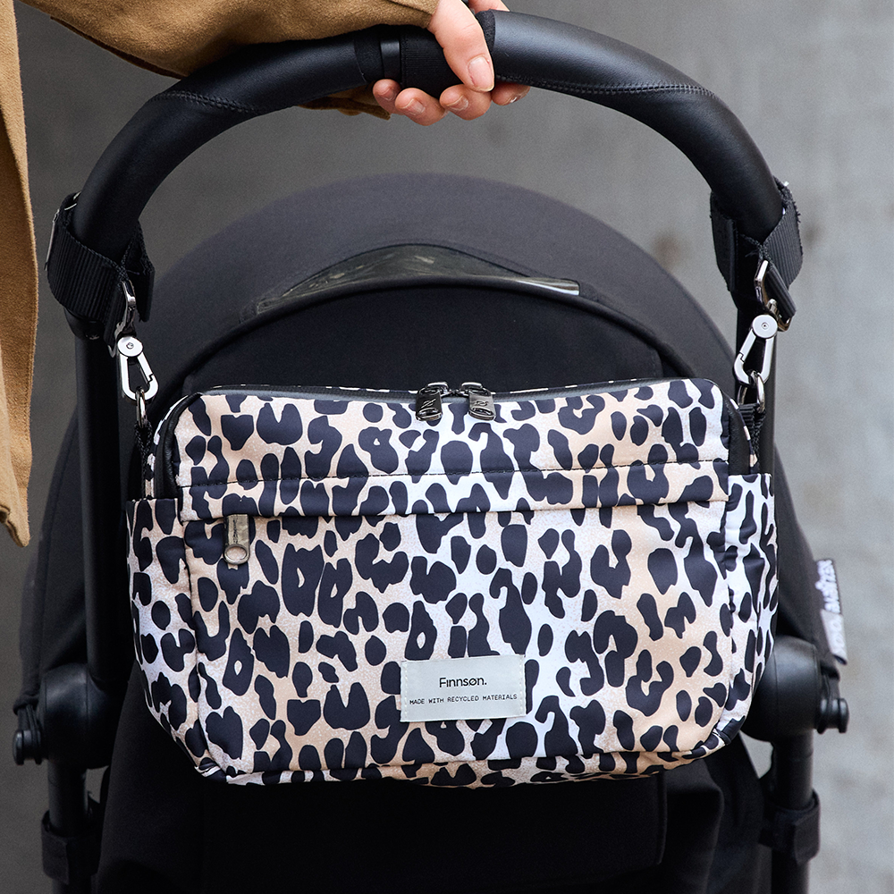 Finnsøn  Eco Kinderwagen Organizer mit Kinderwagenclips 'FRIDA' Leopard - Online MY SNOWFLAKE