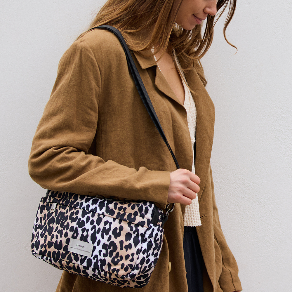 Finnsøn  Eco Kinderwagen Organizer mit Kinderwagenclips 'FRIDA' Leopard - Online MY SNOWFLAKE