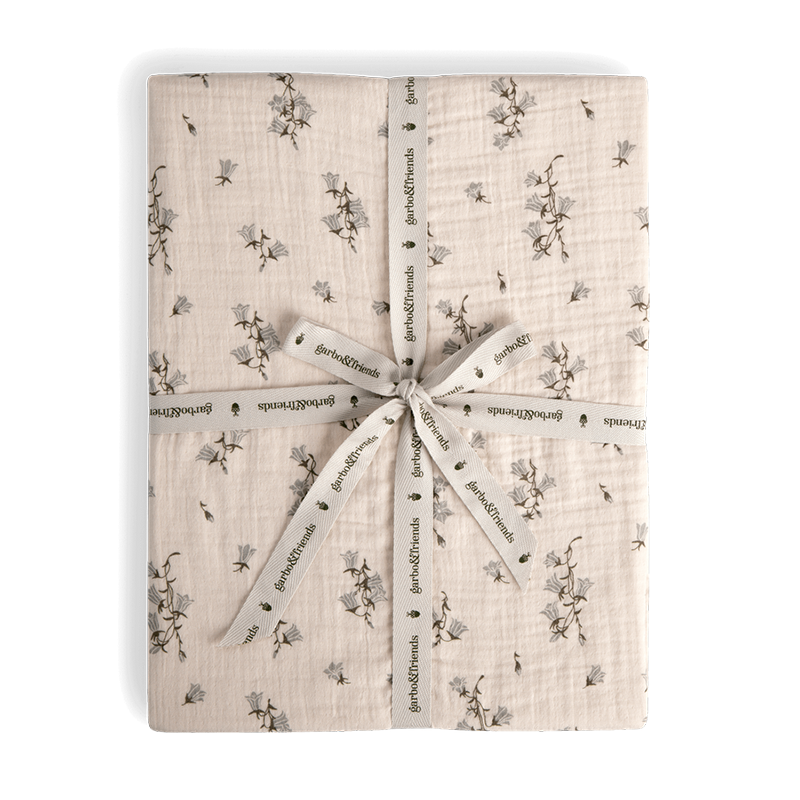 Fixleintuch in Beige mit Blumenmuster aus Musselin von Garbo&Friends