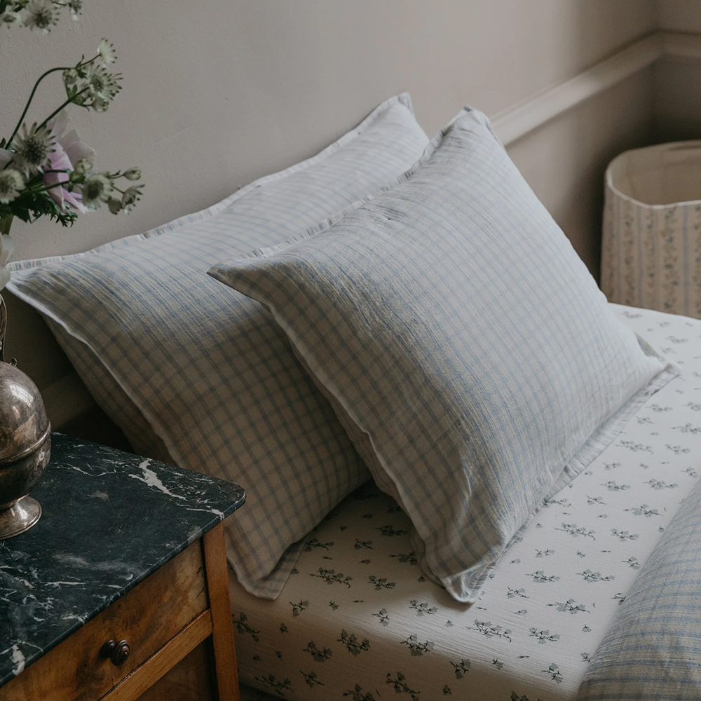 Garbo & Friends Housse de coussin en mousseline 50 x 70 cm Gingham Sky Blue