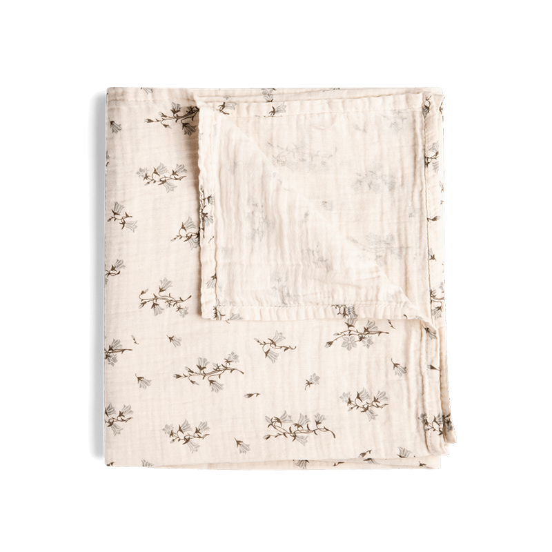 Musselin Swaddle in Beige mit Blumenmuster von Garbo & Friends.