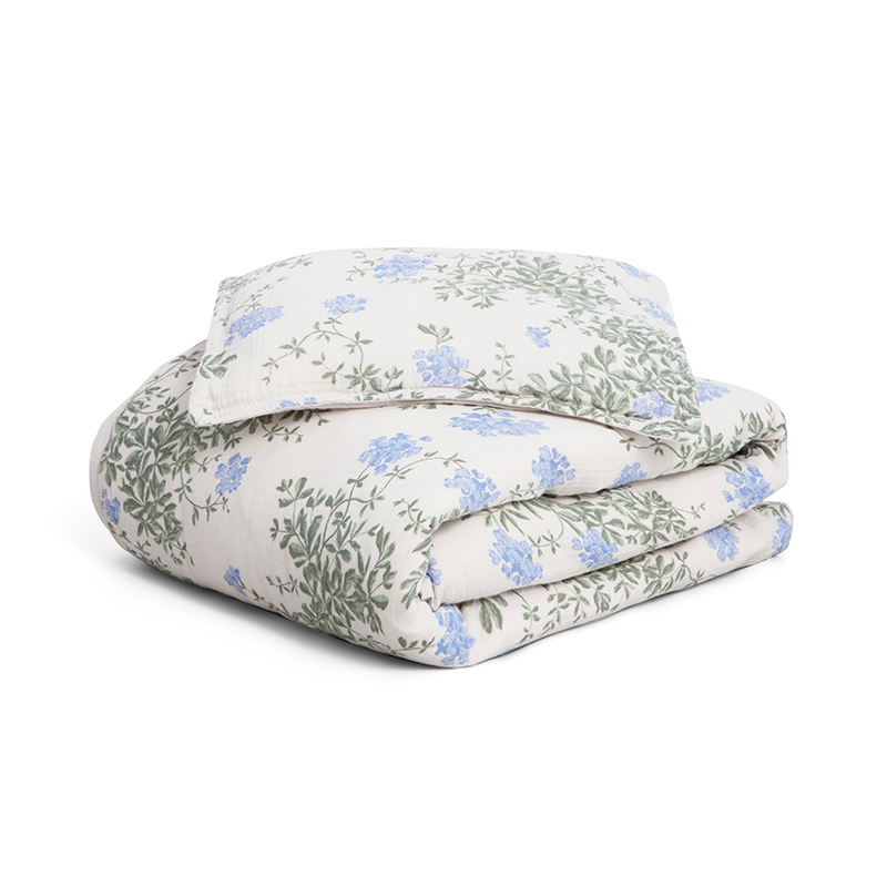 Bettwäsche-Set Junior in Beige mit sanftem Blumen- und Blättermuster von Garbo & Friends.