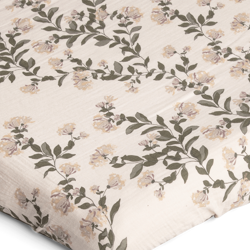 Junior Fixleintuch in Beige mit Blumenmuster von Garbo&Friends.