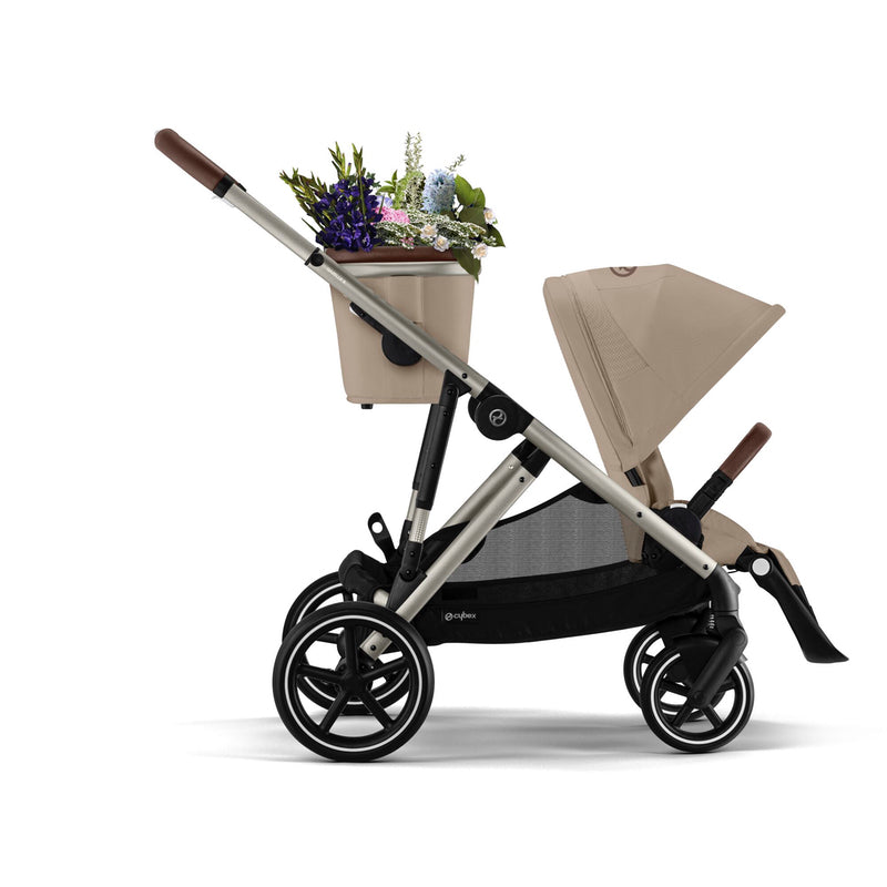 Gazelle S mit Sitz und Einkaufstasche und Blumenbouquet