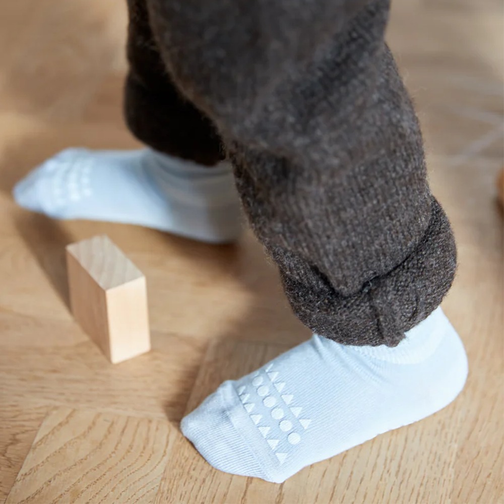 GoBabyGo Rutschfeste Grip-Socken aus Bambus Sky Blue - Online MY SNOWFLAKE
