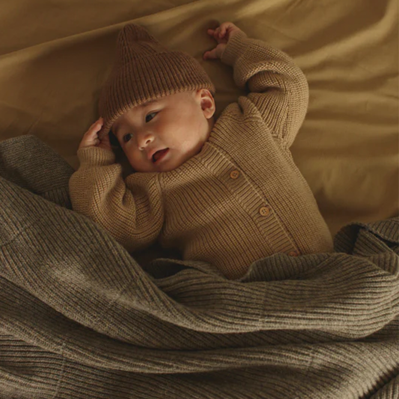 Hvid Newborn Beanie Fonzie Mocha