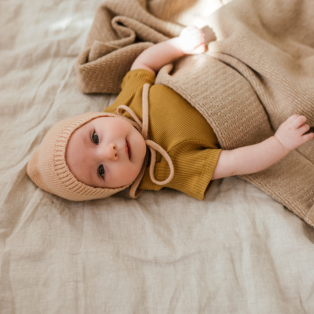 Hvid  Baby Strickmütze Dolly  Cream Apricot