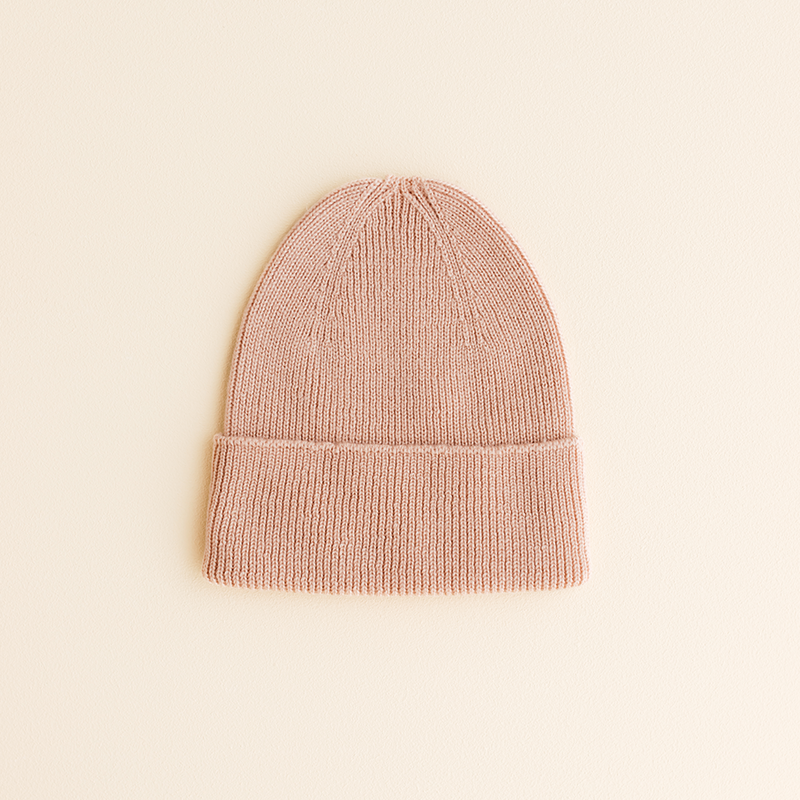 Hvid Beanie für Neugeborene in Rosa