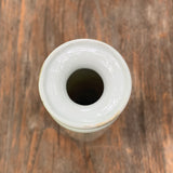Vase mit Goldband