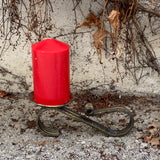 Kerzenständer mit roter Kerze