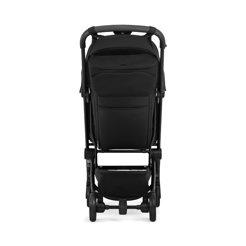 Joolz Kinderwagen Organiser in Schwarz an Buggy gehängt. 