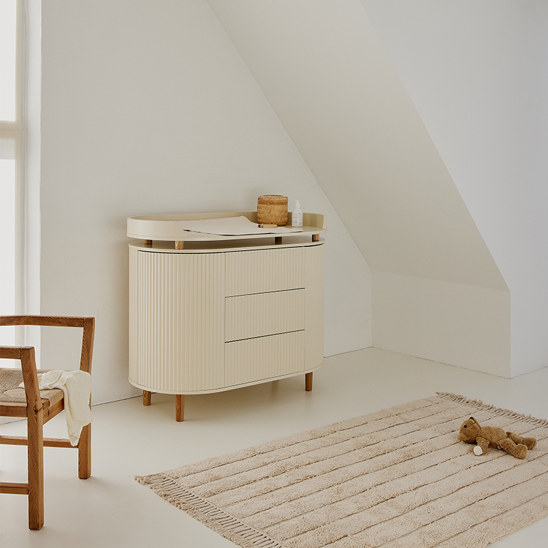 Kommode mit Wickeltisch von Kas Kopenhagen im Cream Oak. 