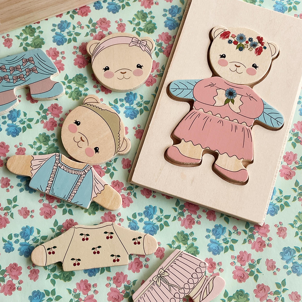 Puzzle en bois Konges Sløjd 'Teddy Dress Up' Dusty Pink