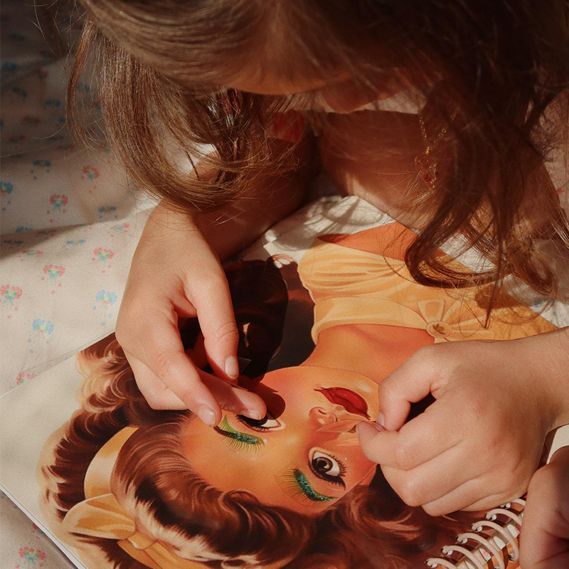Konges Sløjd Stickeralbum 'Glam Me Up'