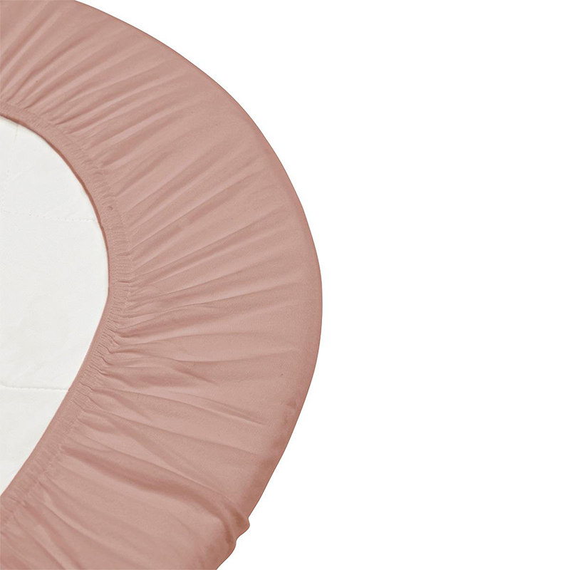Fixleintuch für Babybetten in Rosa von Leander an runder Babymatratze.