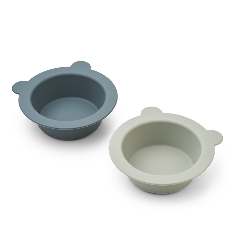 Kinderteller mit Saugnapf in Blau und Grau von Liewood. 