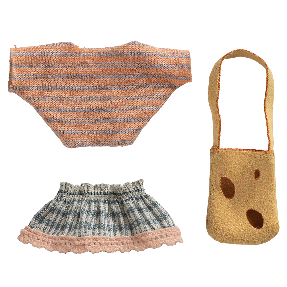 Vêtements et sac à fromage Maileg 'Souris petite sœur'