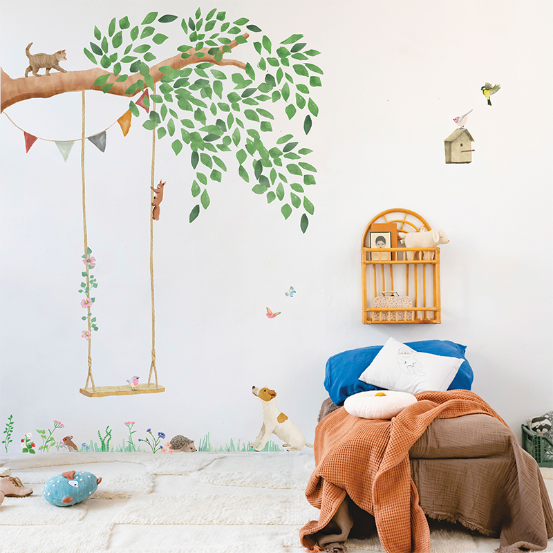 Mimi Lou Wandsticker La Balancoire in einem Kinderzimmer