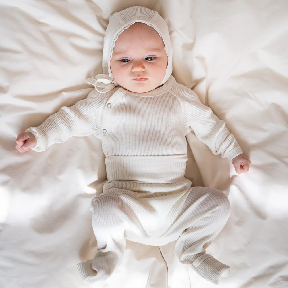 Minimalisma Bonnet bébé soie/coton « Beau » crème