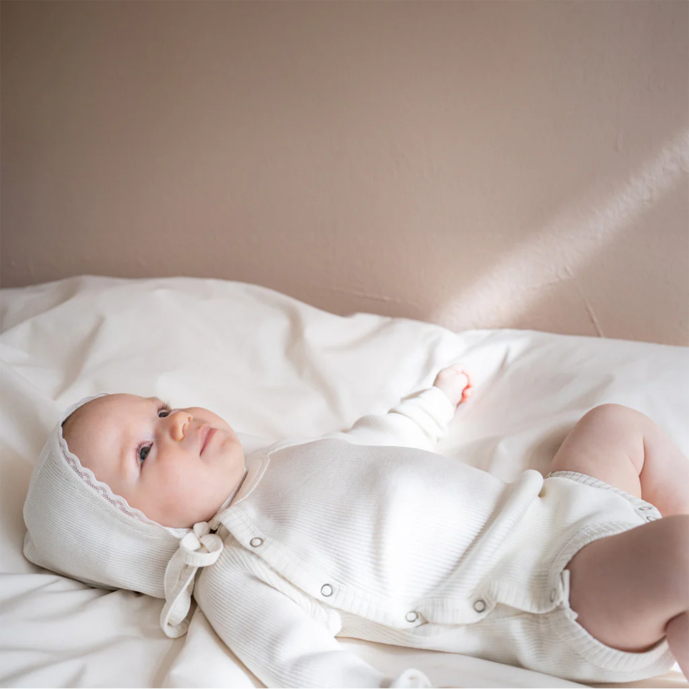 Minimalisma Bonnet bébé soie/coton « Beau » crème