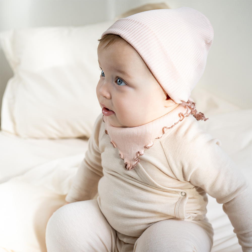 Minimalisma Bonnet bébé en soie/coton 'Bambi' Sweet Rose