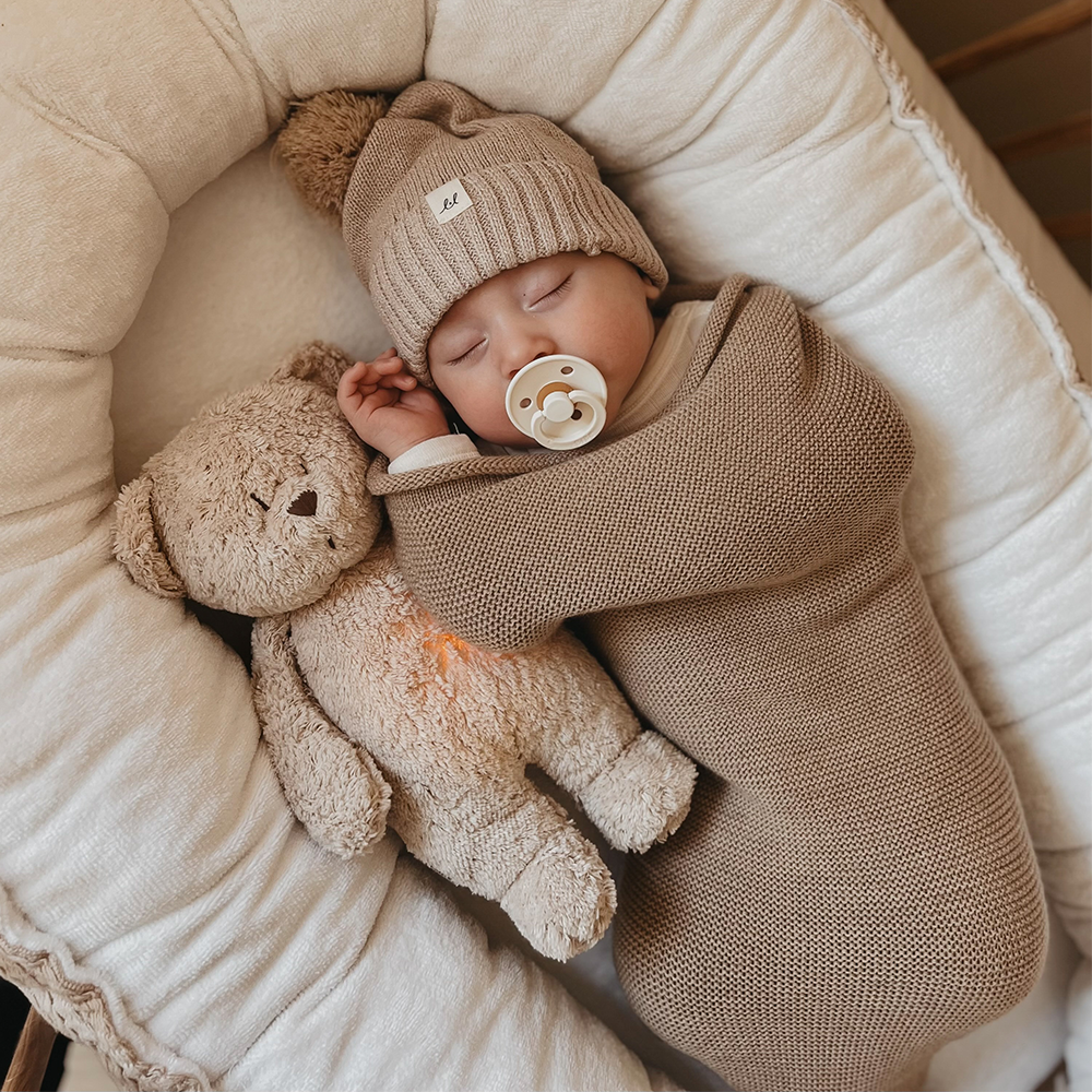 Moonie Teddybär mit Licht 'Organic Humming Bear' Sand - Online MY SNOWFLAKE