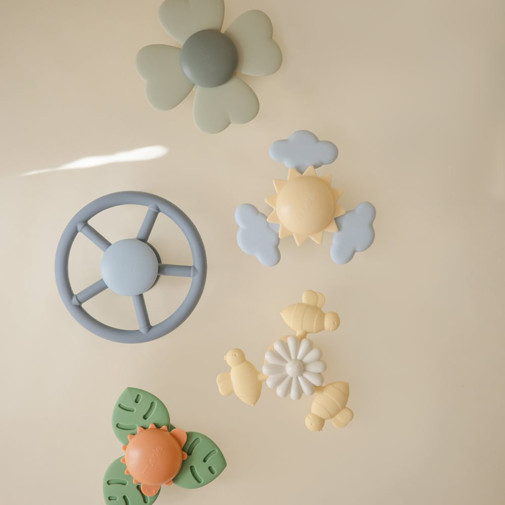 Mushie  Drehspielzeug mit Saugnapf 'Spinner' Sunshine - Online MY SNOWFLAKE