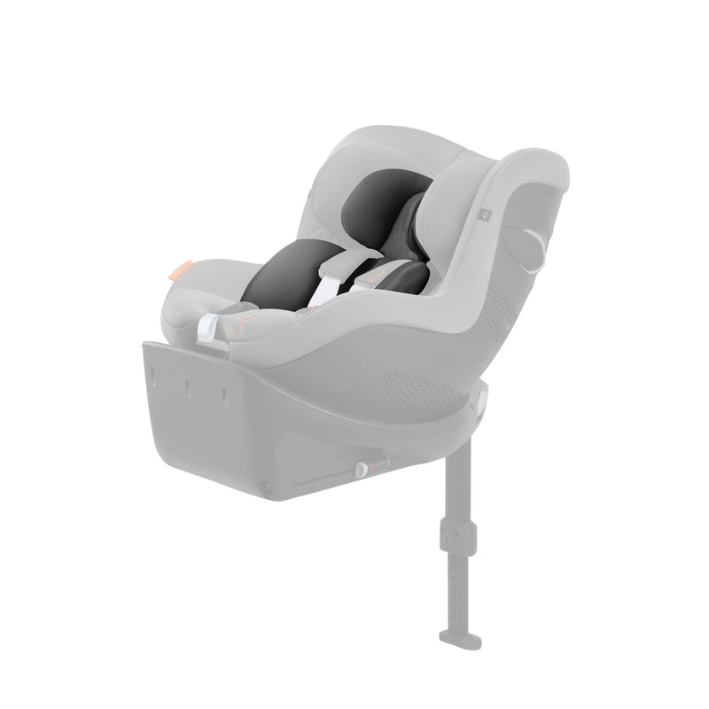 Neugeboreneneinlage für den Autositz von Cybex in einem Autositz.