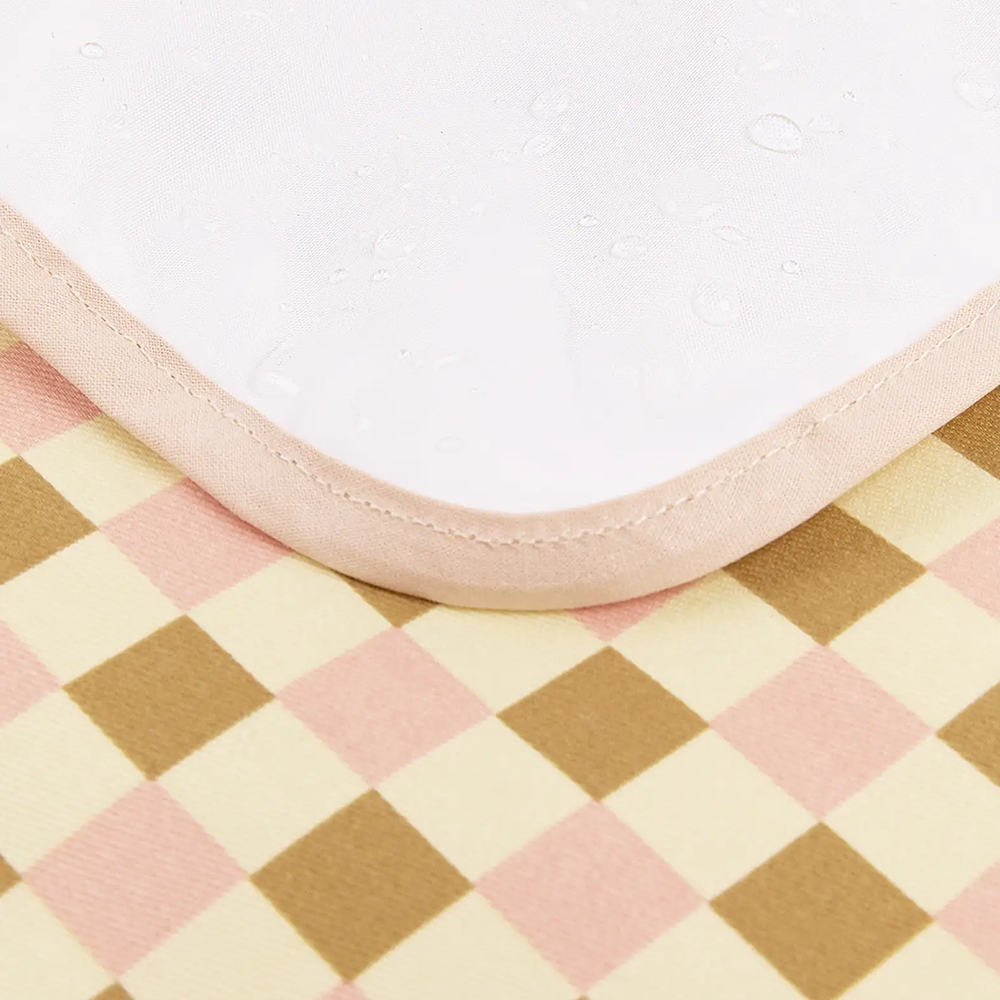 Nobodinoz matelas à langer imperméable « Hyde Park » Yellow Pink Mosaic