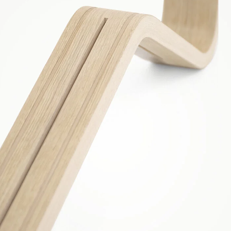 Mittelbalken aus Holz vom Nomi Hochstuhl.