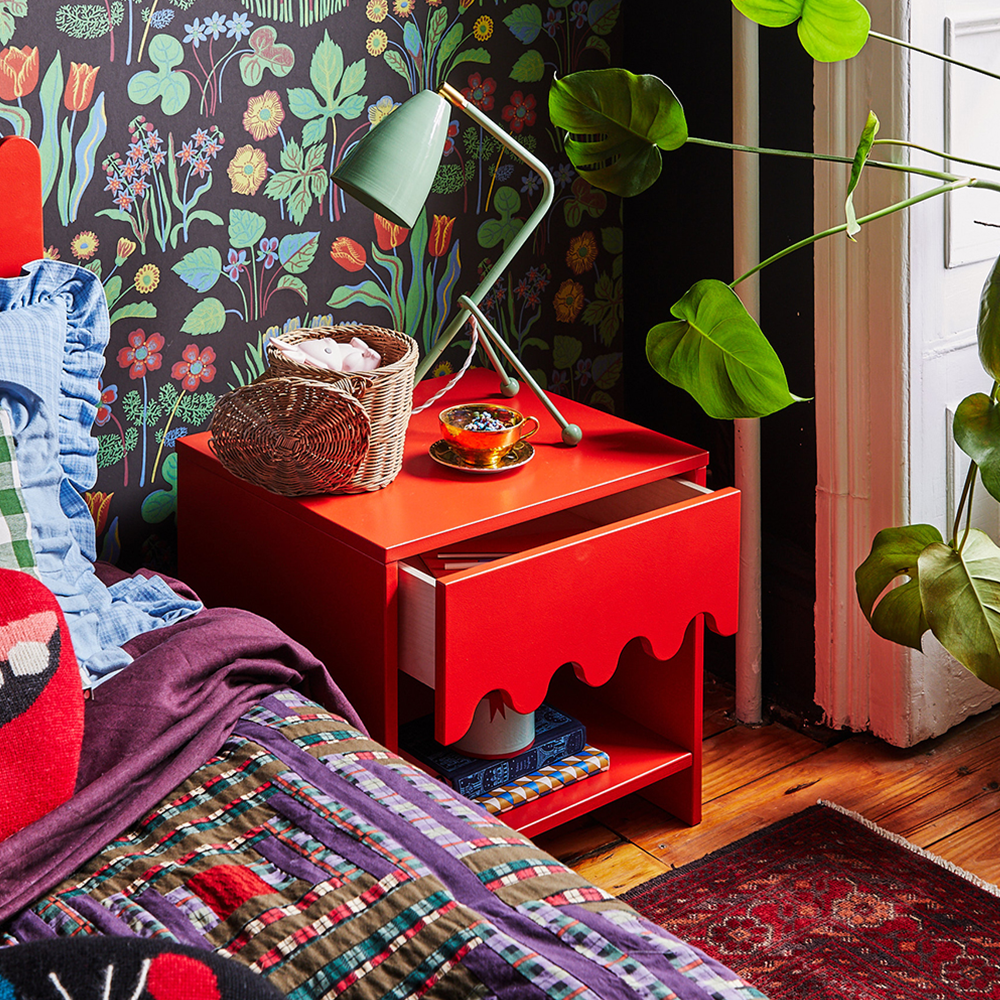 Oeuf NYC table de chevet « Moss » bouleau rouge