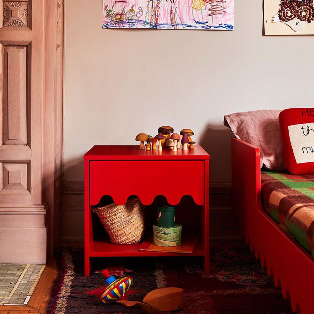 Oeuf NYC table de chevet « Moss » bouleau rouge
