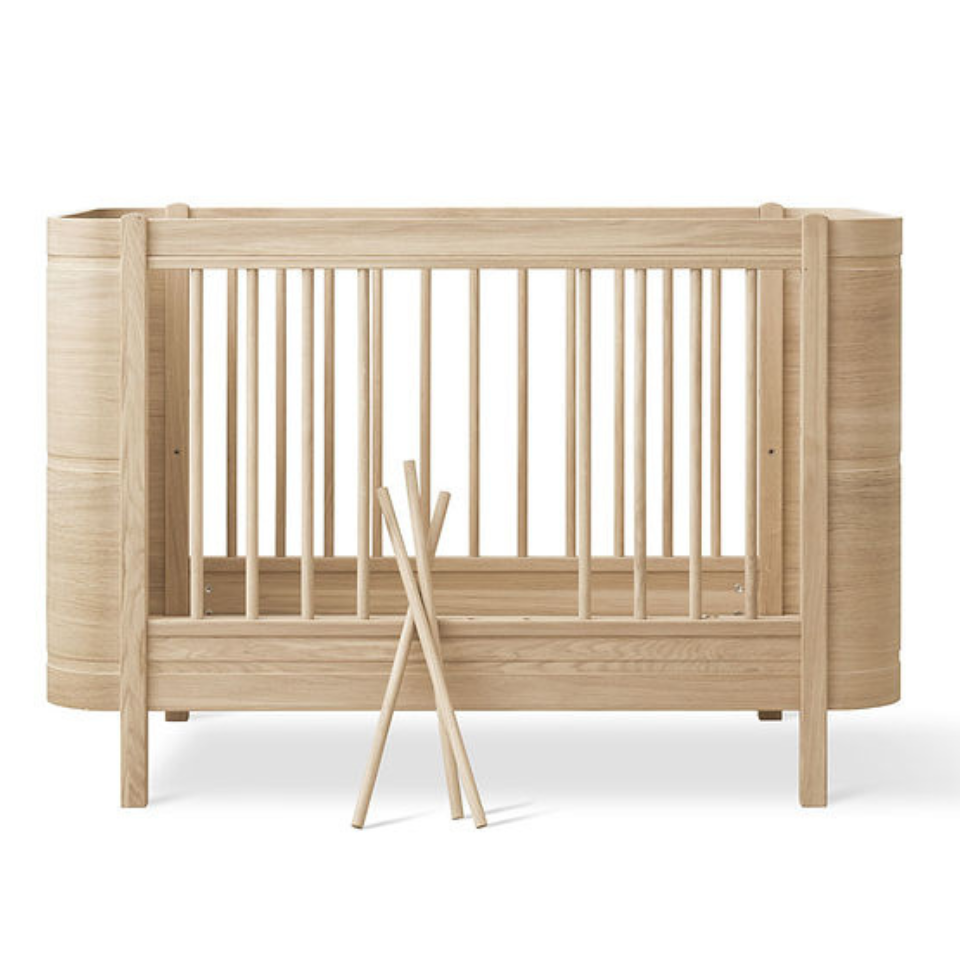 Ausstellungsstück Oliver Furniture  Wood Mini+ Babybett Eiche mit Himmelstange und Betthimmel - Online MY SNOWFLAKE