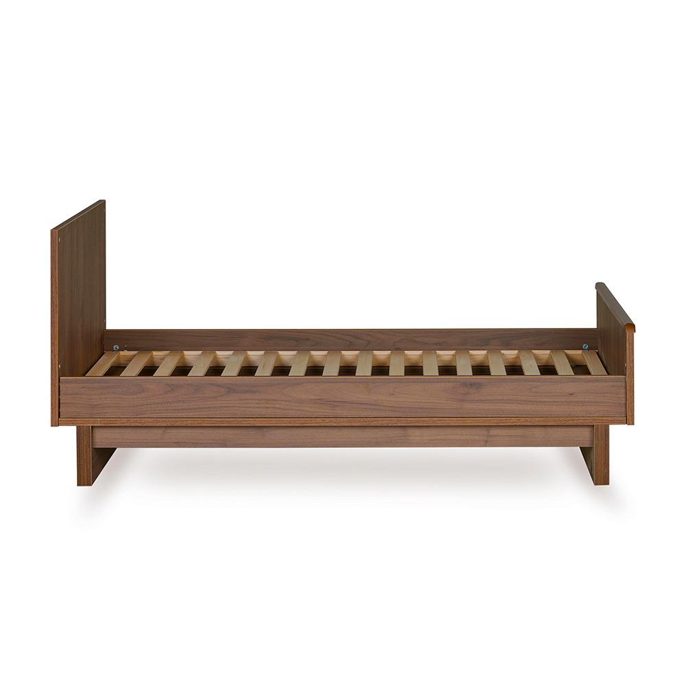Quax Babybett- und Kinderbett 70 x 140 'Kyo' Walnut - Online MY SNOWFLAKE