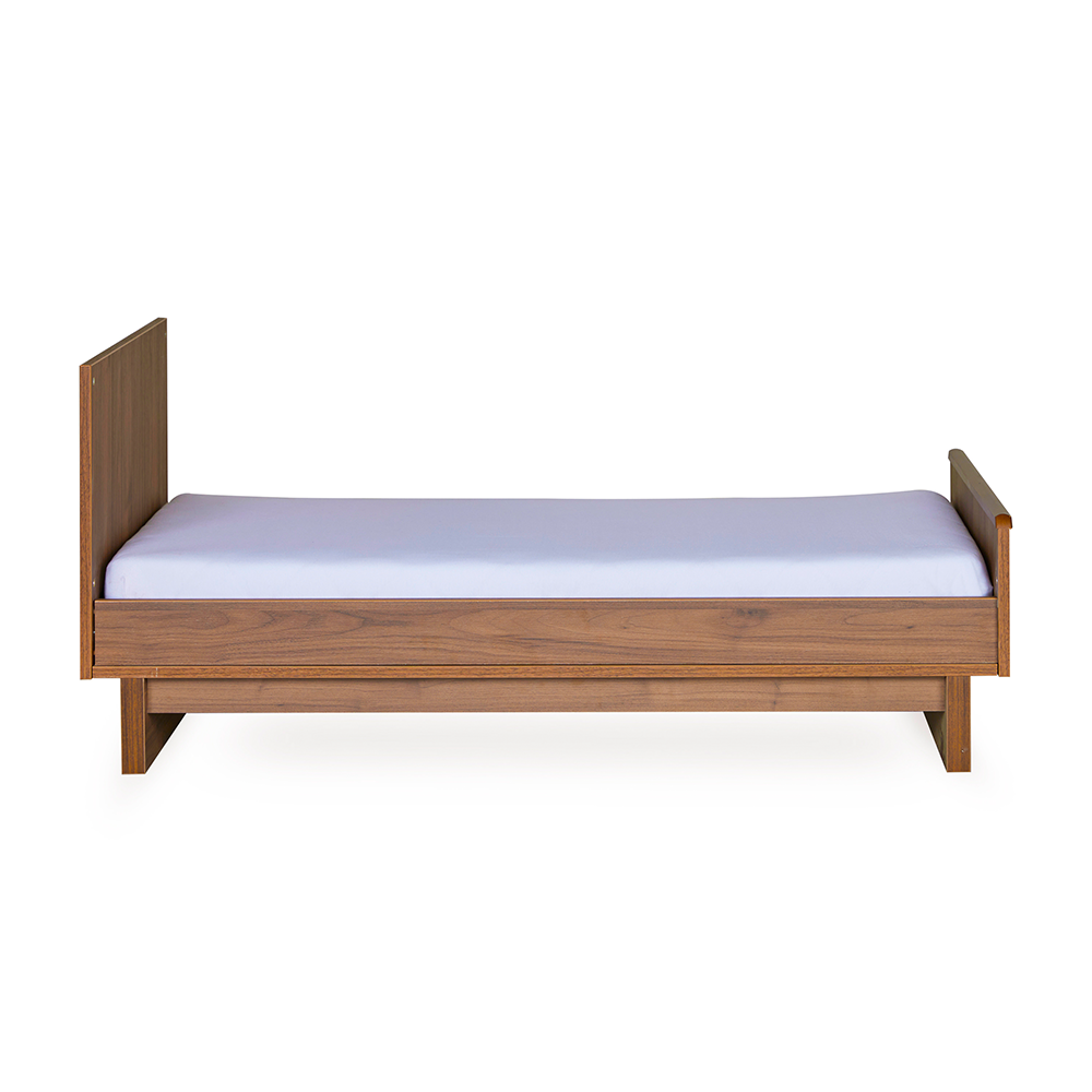 Quax Babybett- und Kinderbett 70 x 140 'Kyo' Walnut - Online MY SNOWFLAKE