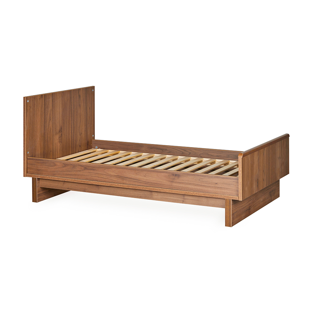 Quax Babybett- und Kinderbett 70 x 140 'Kyo' Walnut - Online MY SNOWFLAKE